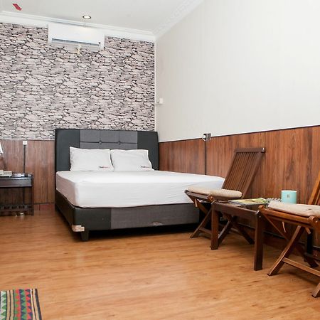 Reddoorz Plus Near Riau Street Bandung Zewnętrze zdjęcie