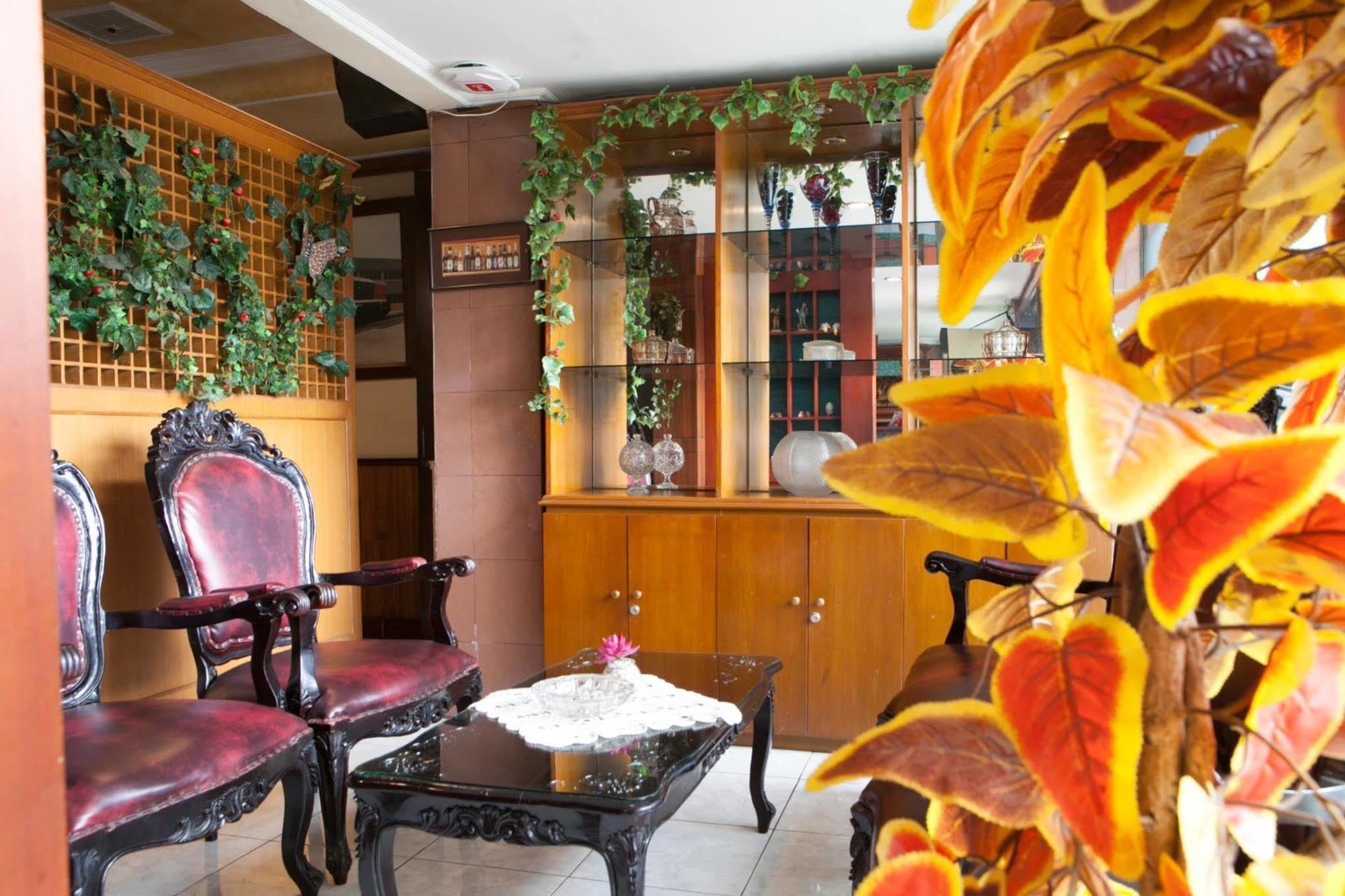 Reddoorz Plus Near Riau Street Bandung Zewnętrze zdjęcie