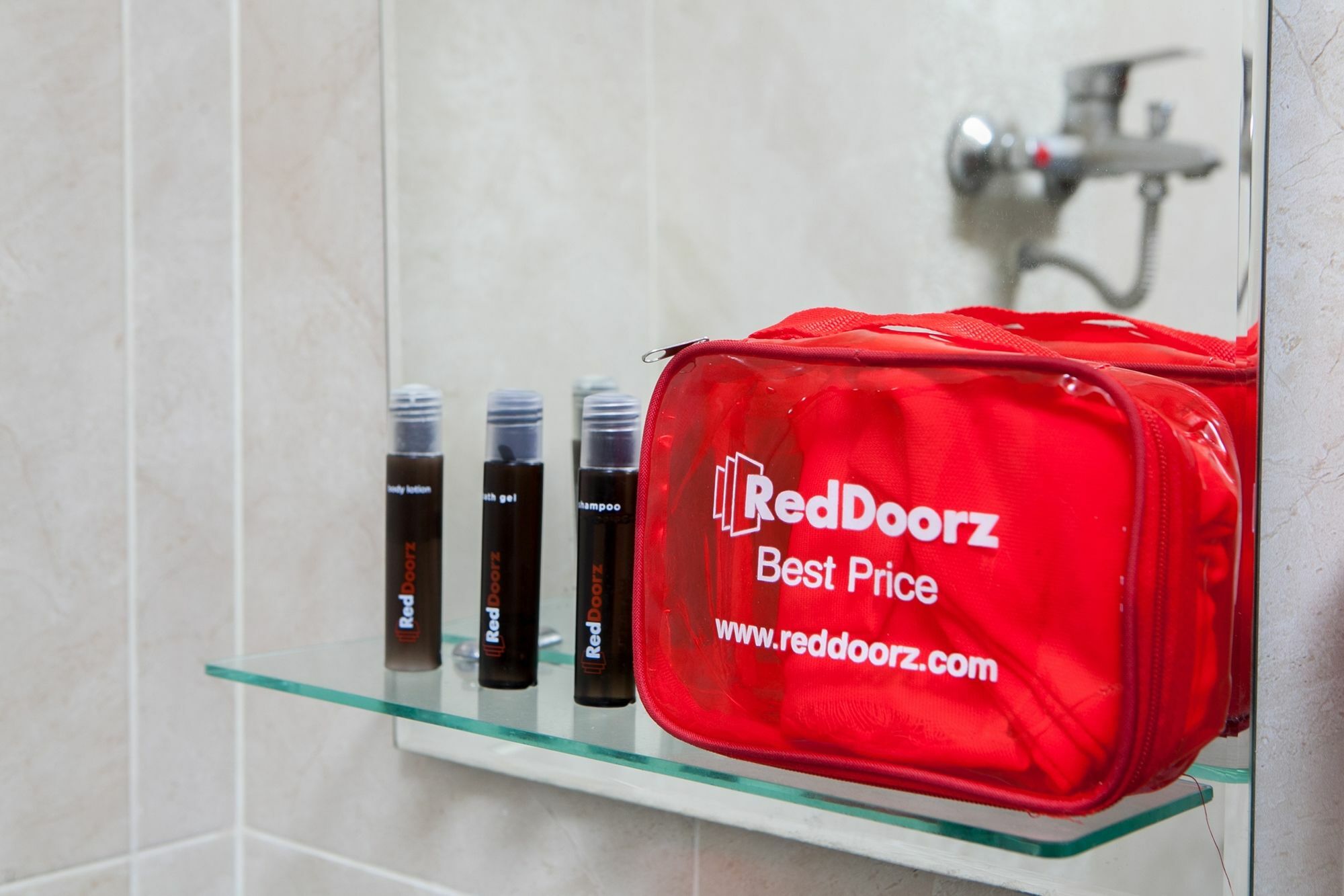 Reddoorz Plus Near Riau Street Bandung Zewnętrze zdjęcie