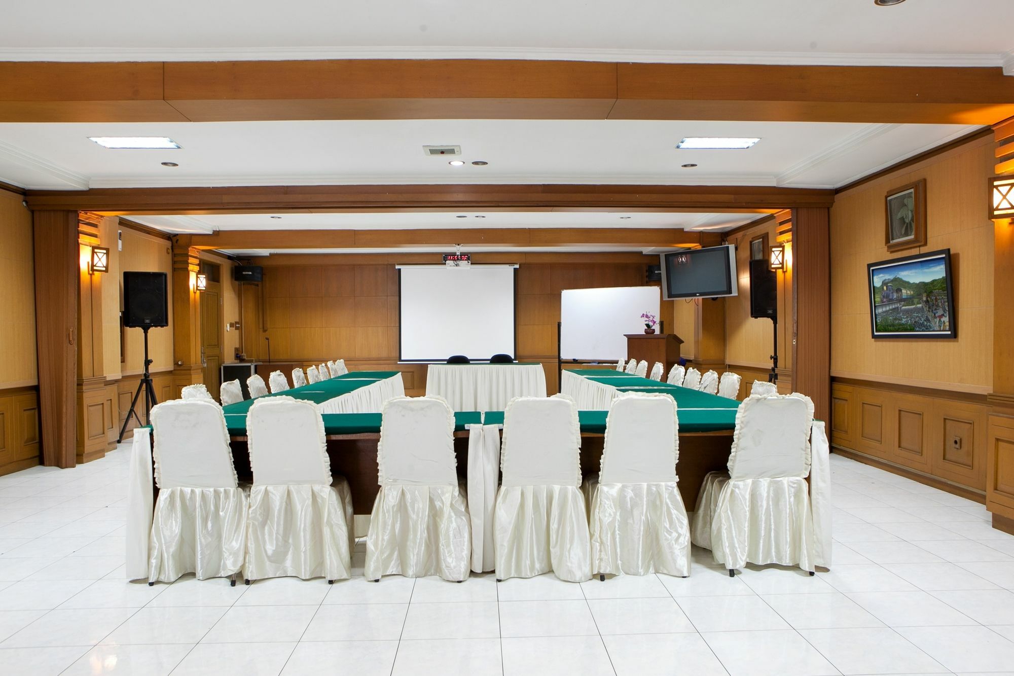 Reddoorz Plus Near Riau Street Bandung Zewnętrze zdjęcie
