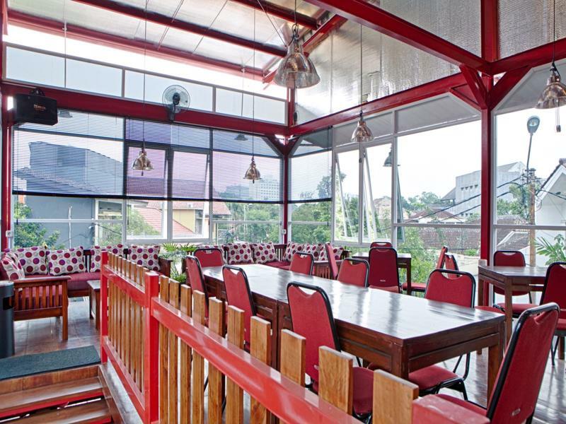 Reddoorz Plus Near Riau Street Bandung Zewnętrze zdjęcie