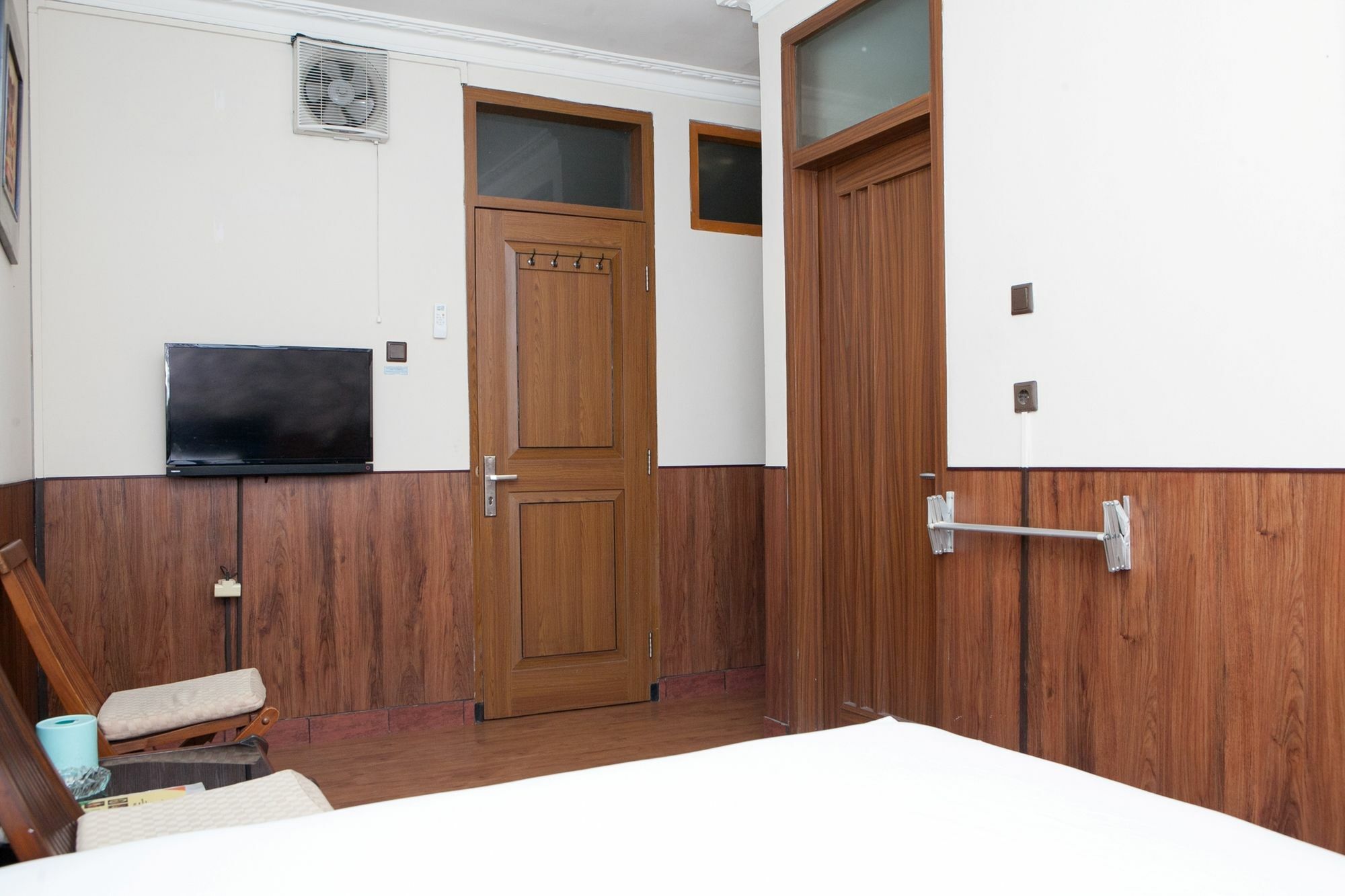 Reddoorz Plus Near Riau Street Bandung Zewnętrze zdjęcie