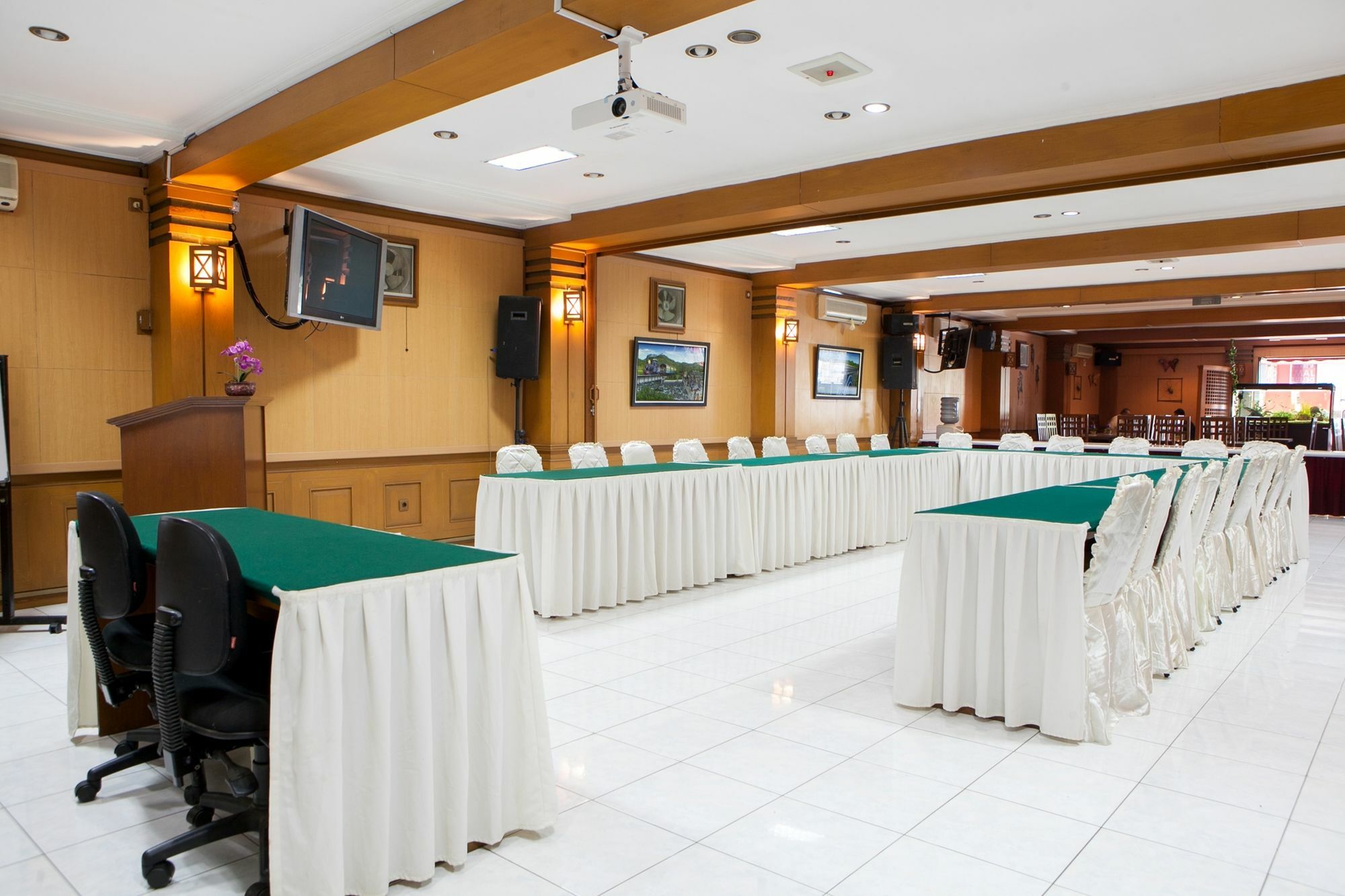 Reddoorz Plus Near Riau Street Bandung Zewnętrze zdjęcie