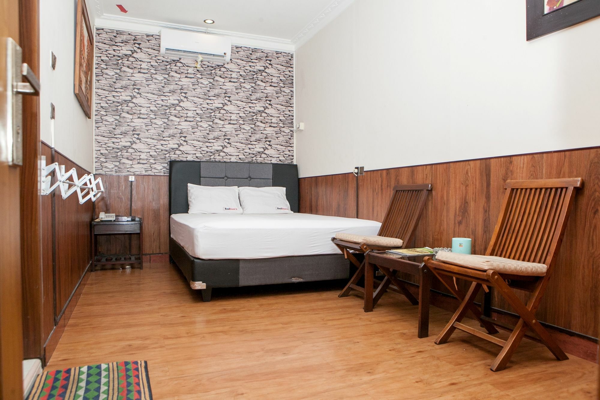 Reddoorz Plus Near Riau Street Bandung Zewnętrze zdjęcie