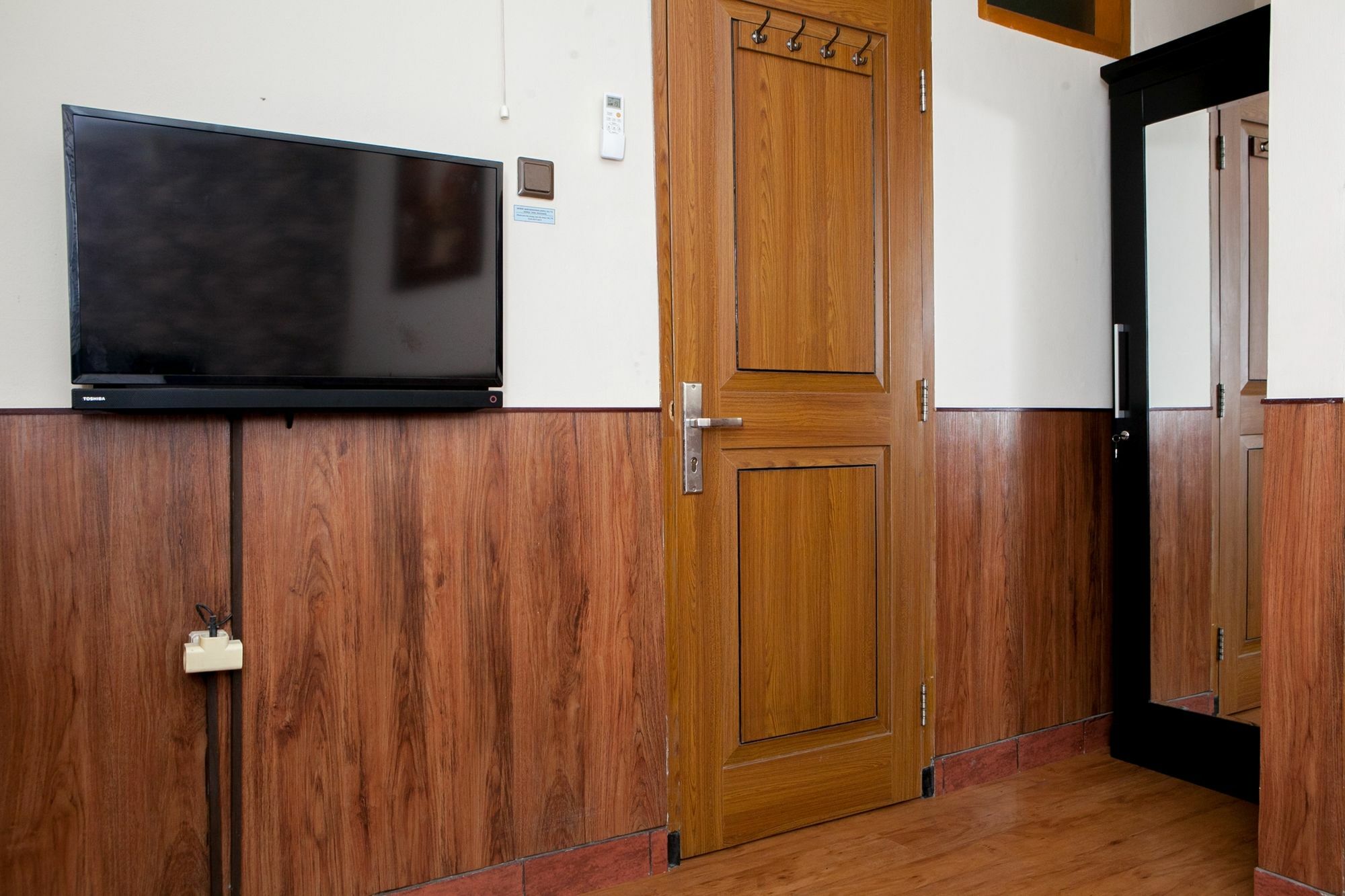 Reddoorz Plus Near Riau Street Bandung Zewnętrze zdjęcie