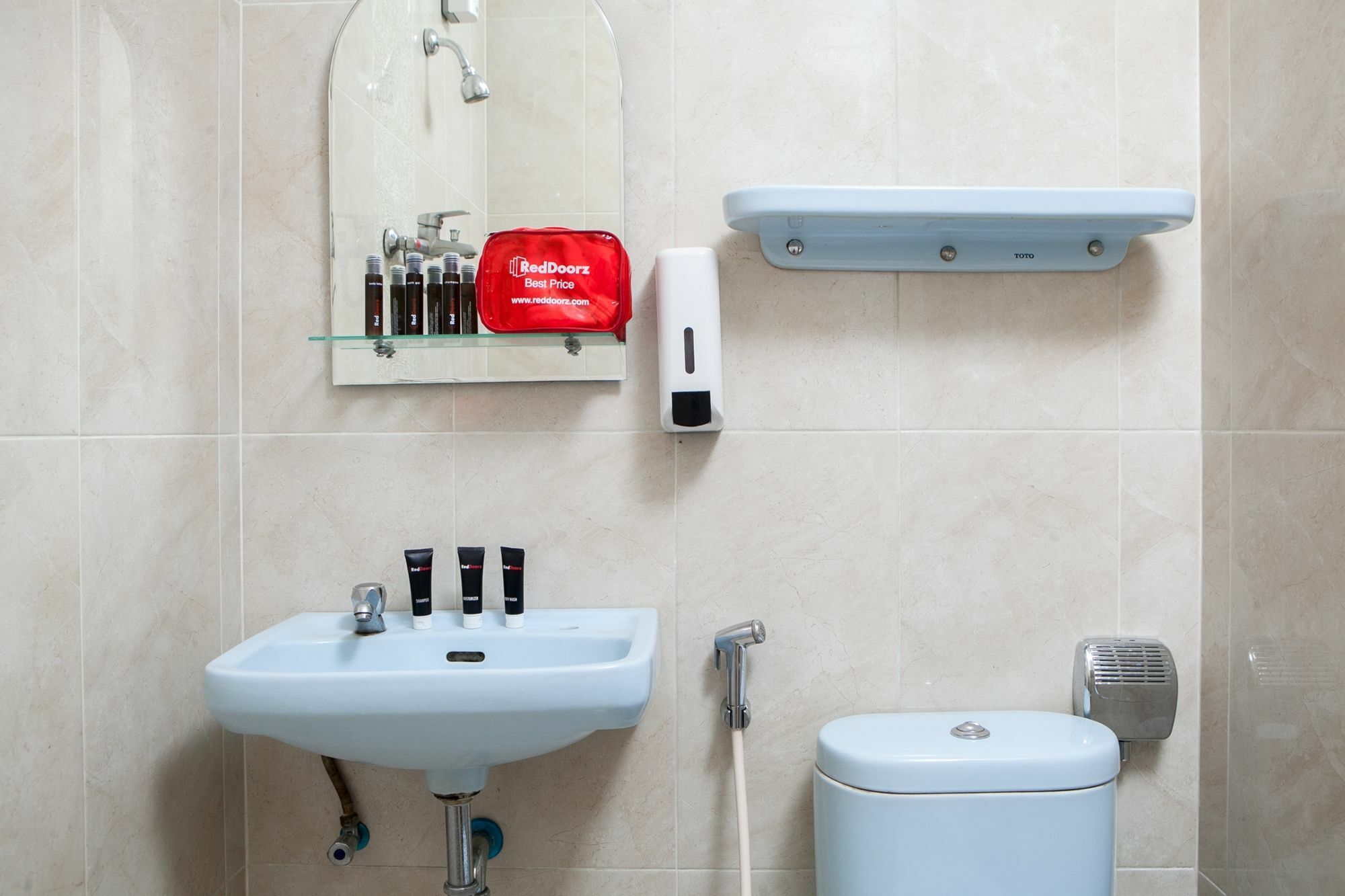 Reddoorz Plus Near Riau Street Bandung Zewnętrze zdjęcie