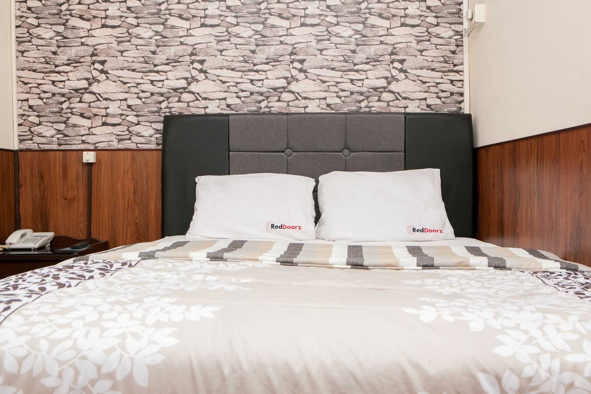 Reddoorz Plus Near Riau Street Bandung Zewnętrze zdjęcie