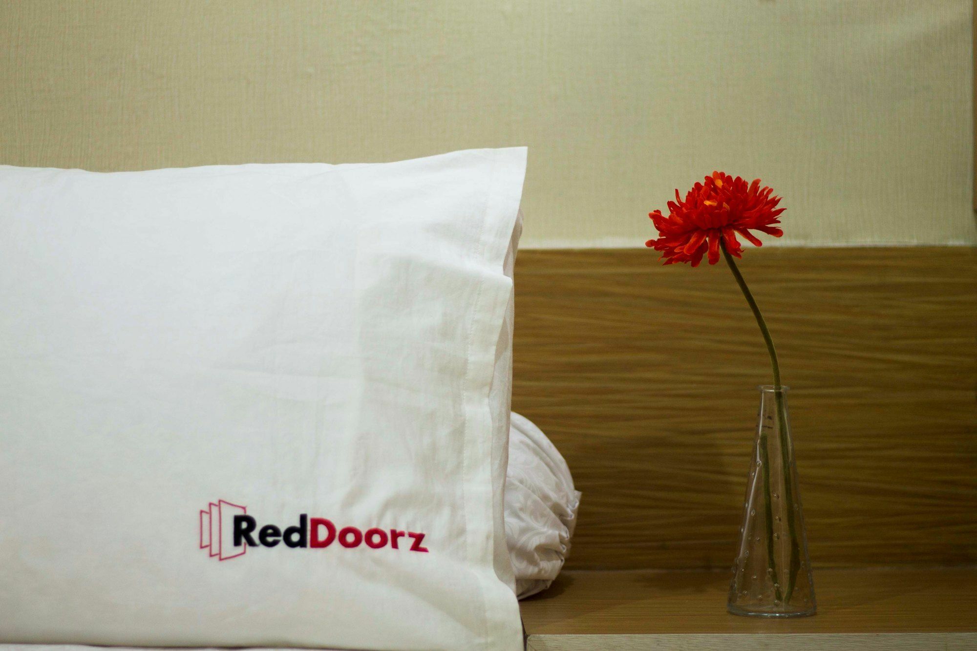 Reddoorz Plus Near Riau Street Bandung Zewnętrze zdjęcie